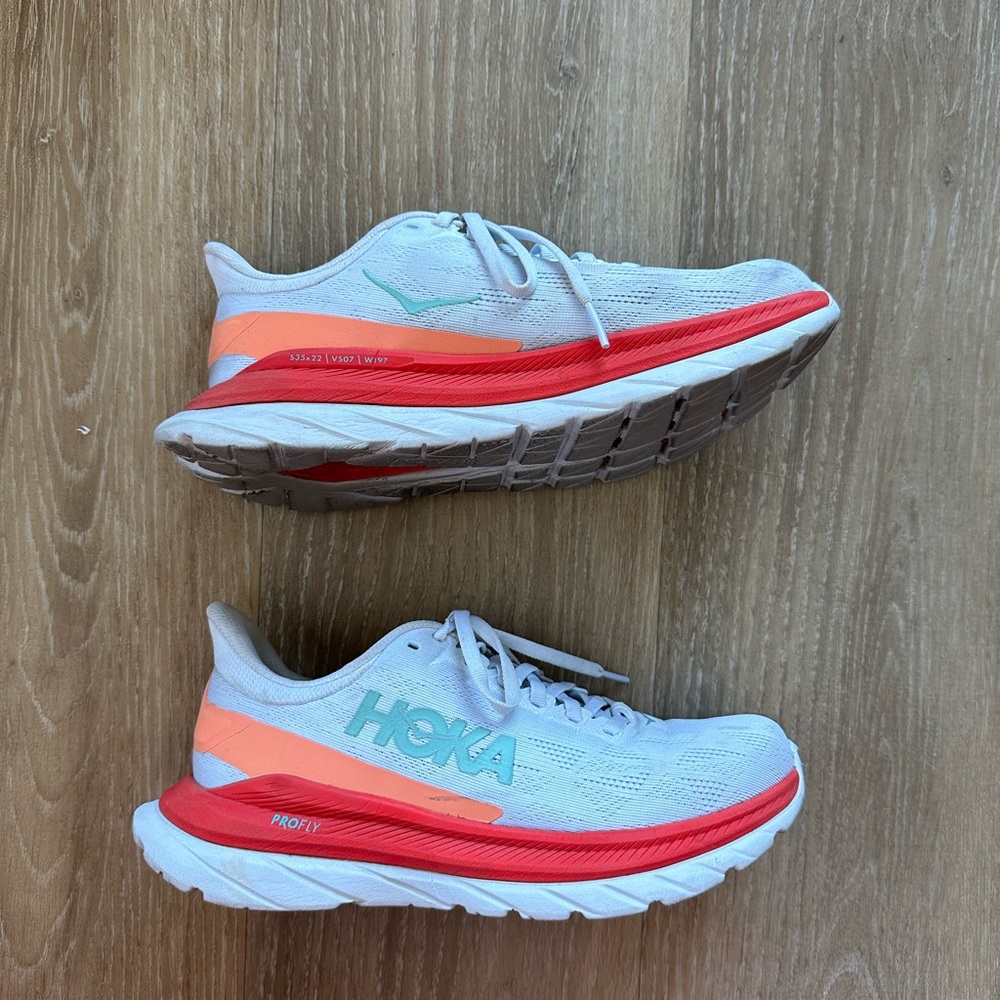 Hoka | Mach 4 White/Fiesta